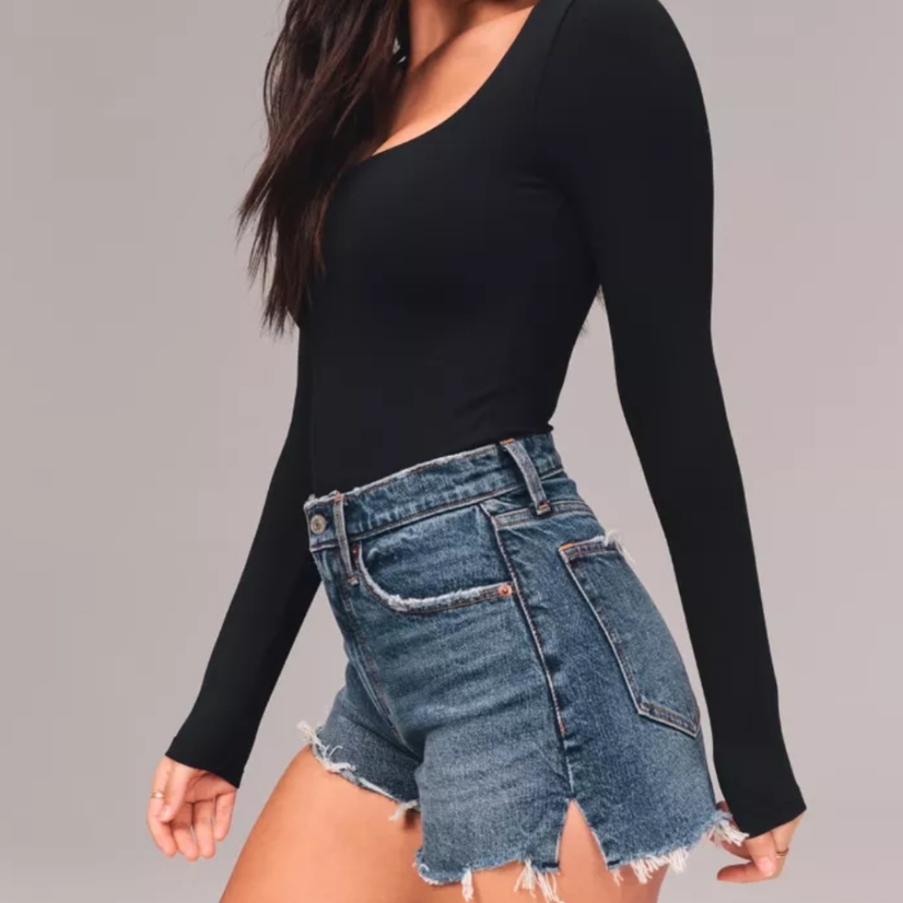 Abercrombie & Fitch Curve Love The Mom Short High Rise Raw Hem Jean Shorts 32/14